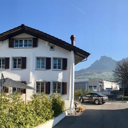 Bed and Breakfast No Such Thing Швиц Экстерьер фото