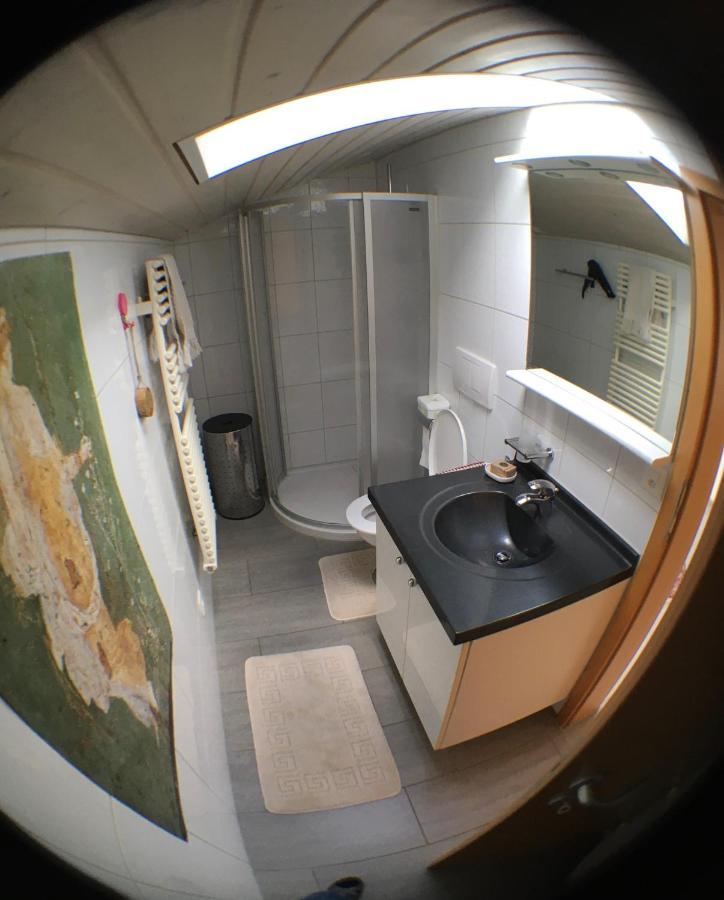 Bed and Breakfast No Such Thing Швиц Экстерьер фото